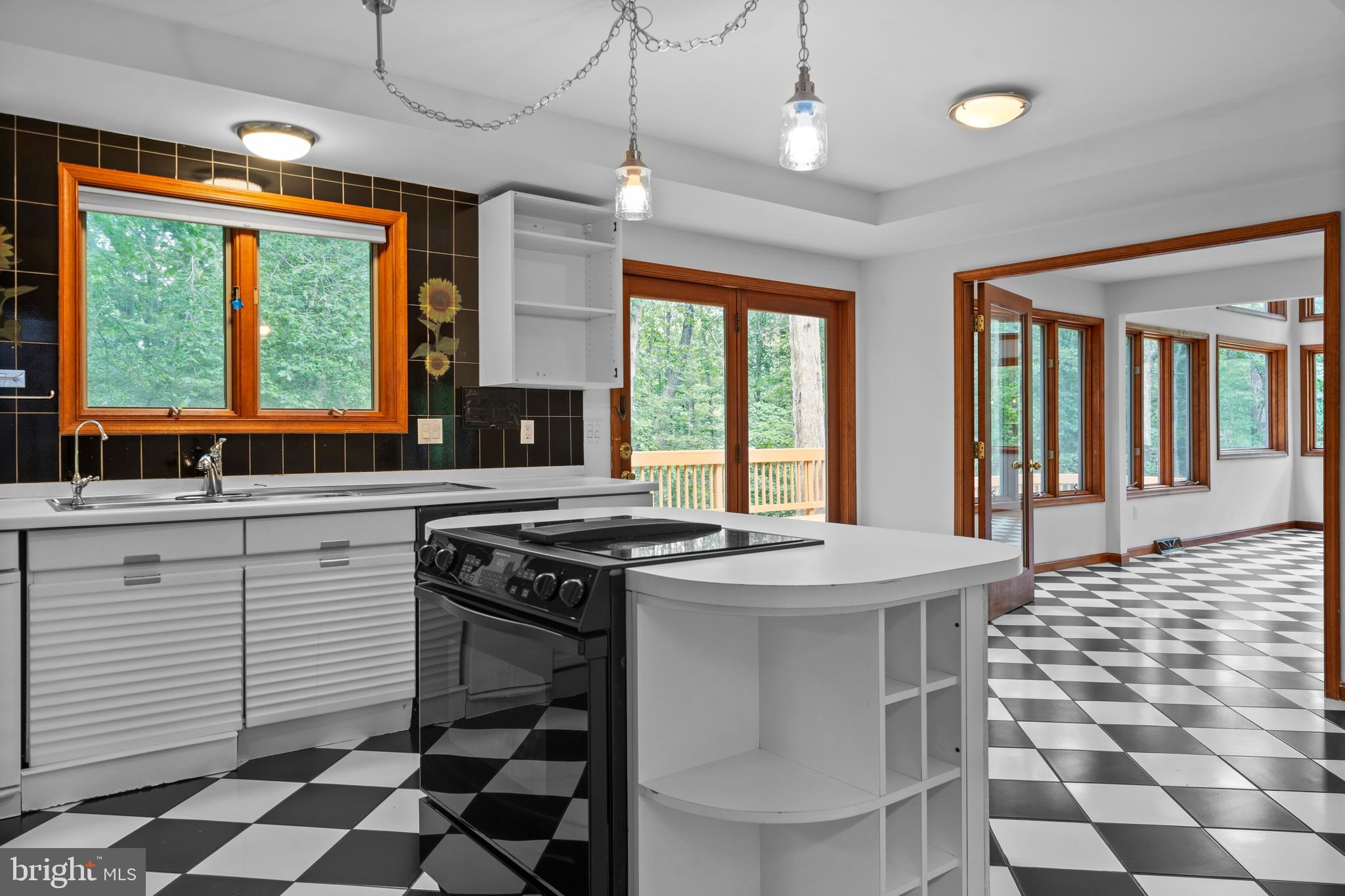 CAERNARVON WOODS - Residential