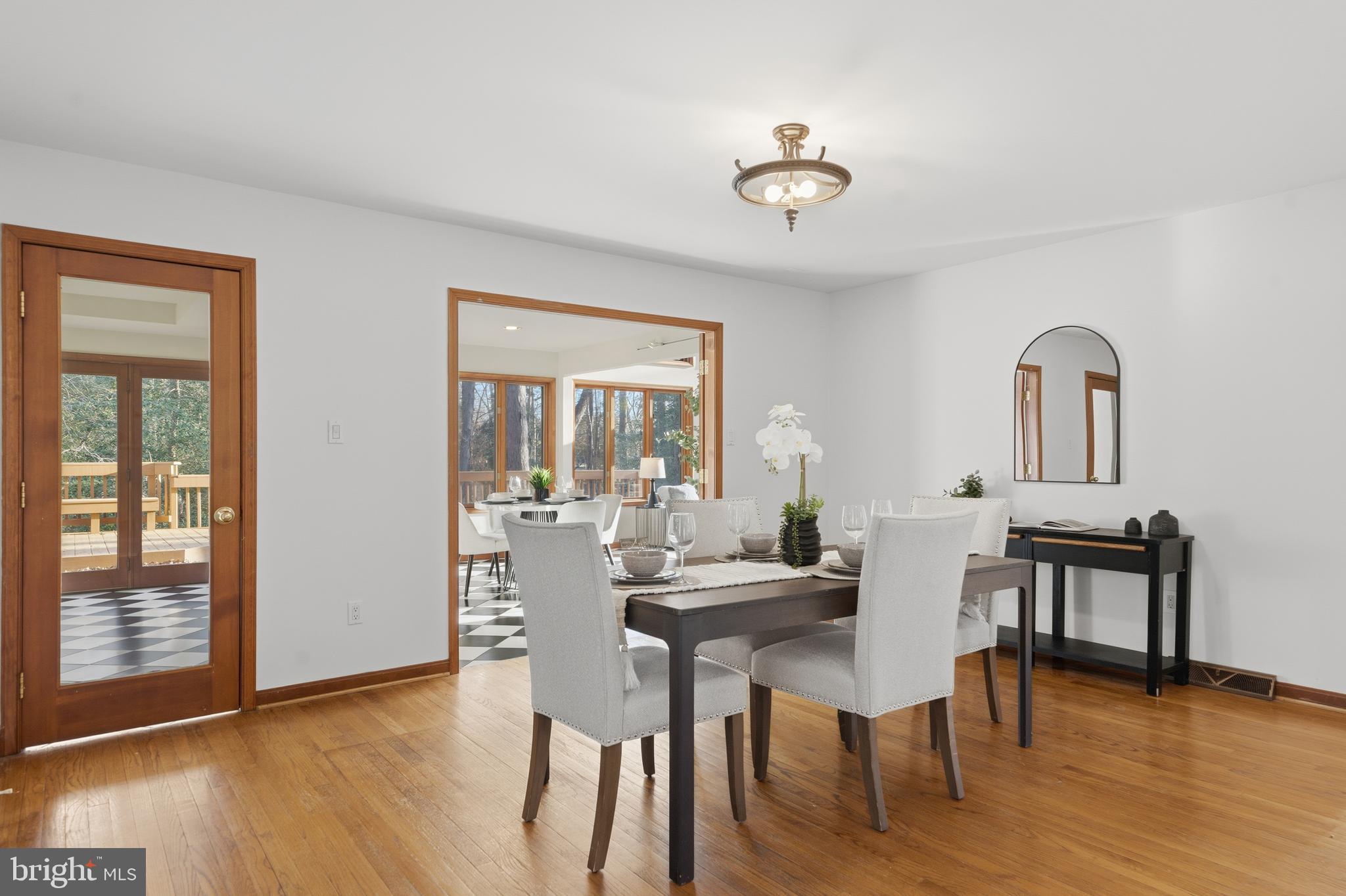 CAERNARVON WOODS - Residential