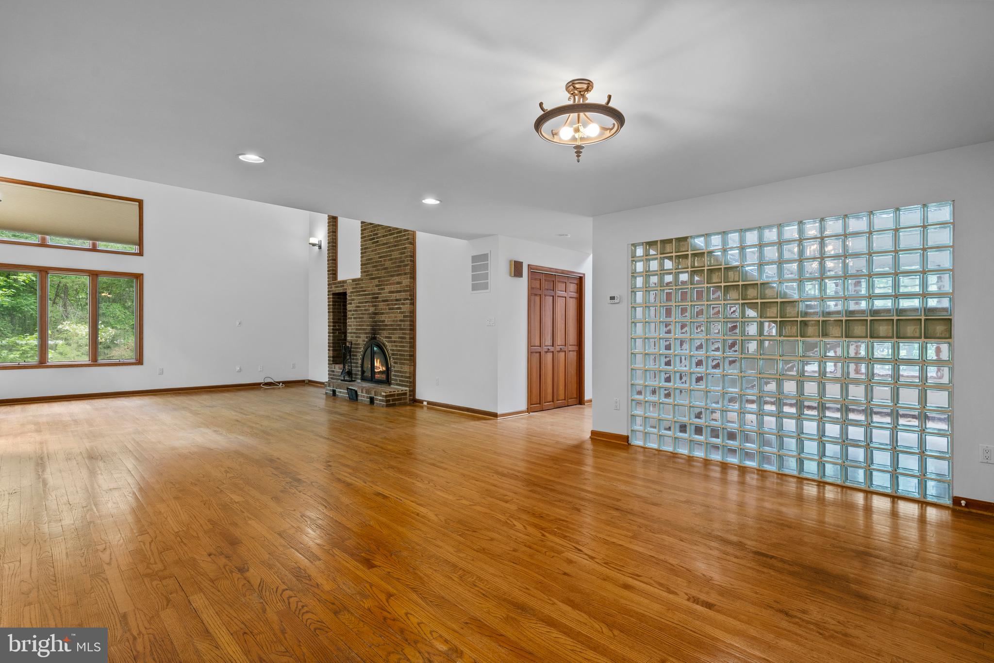 CAERNARVON WOODS - Residential