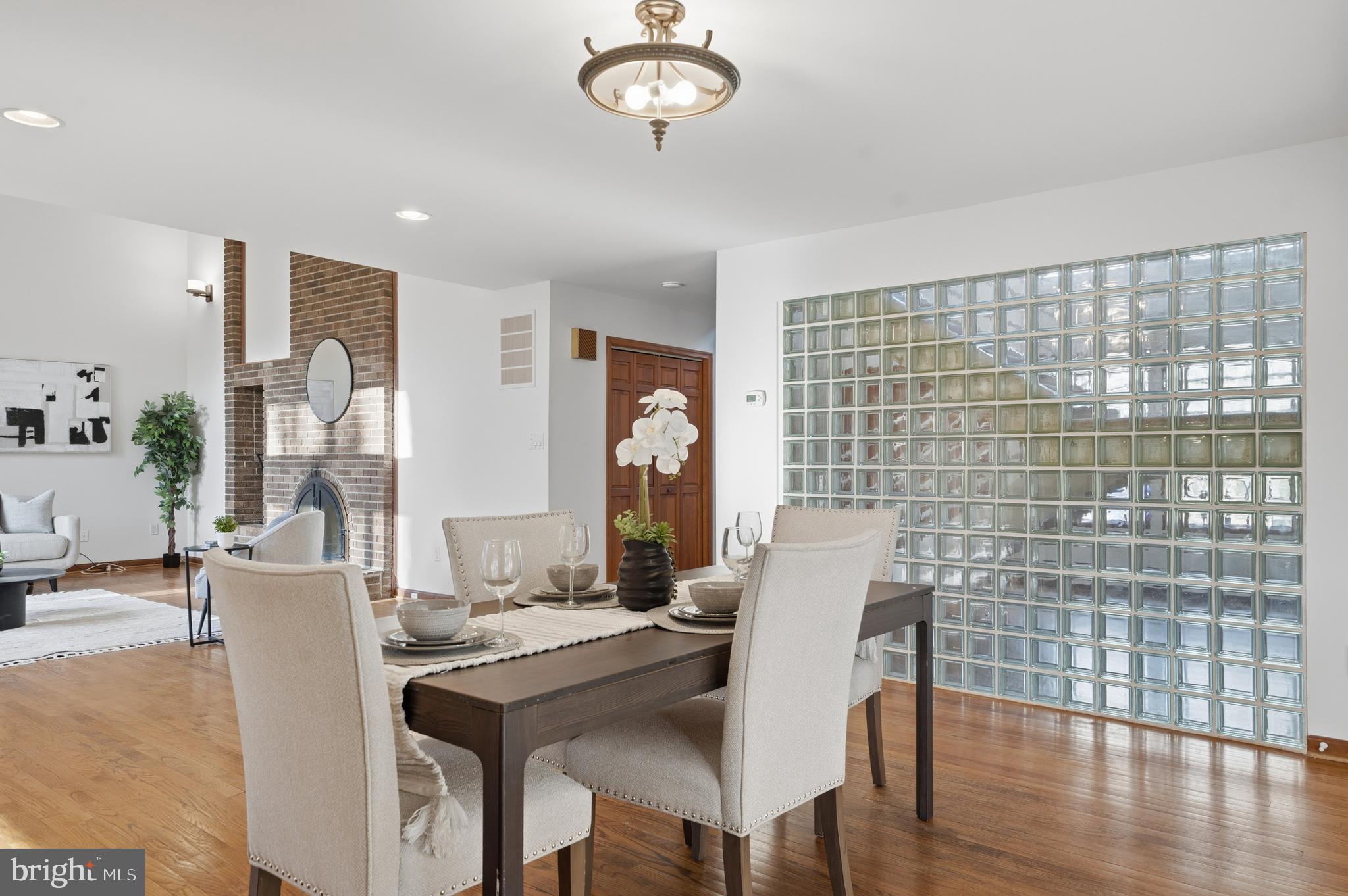 CAERNARVON WOODS - Residential