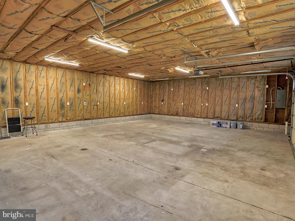 BREEZEWOOD - Residential