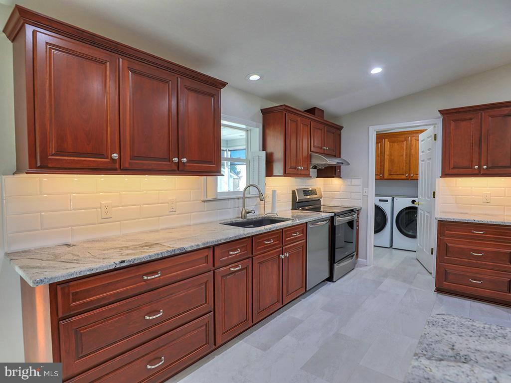 BREEZEWOOD - Residential