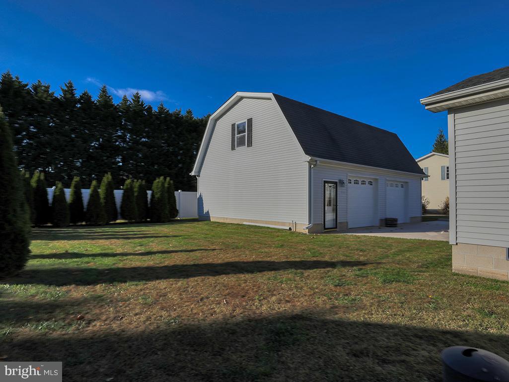 BREEZEWOOD - Residential