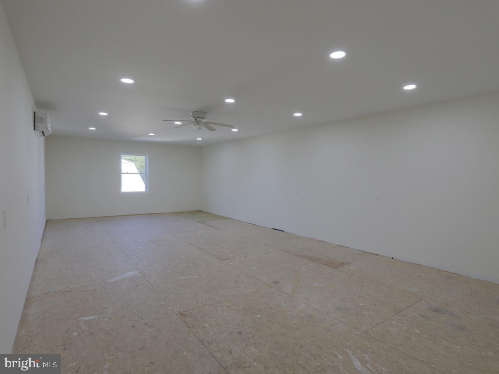 BREEZEWOOD - Residential