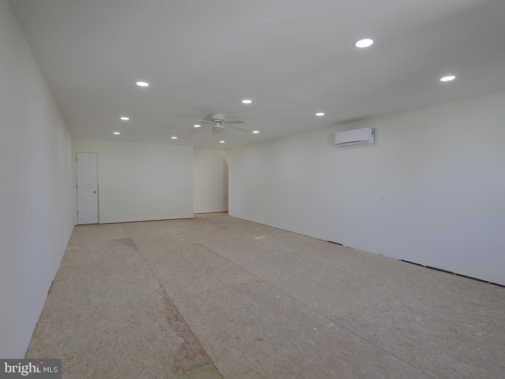 BREEZEWOOD - Residential