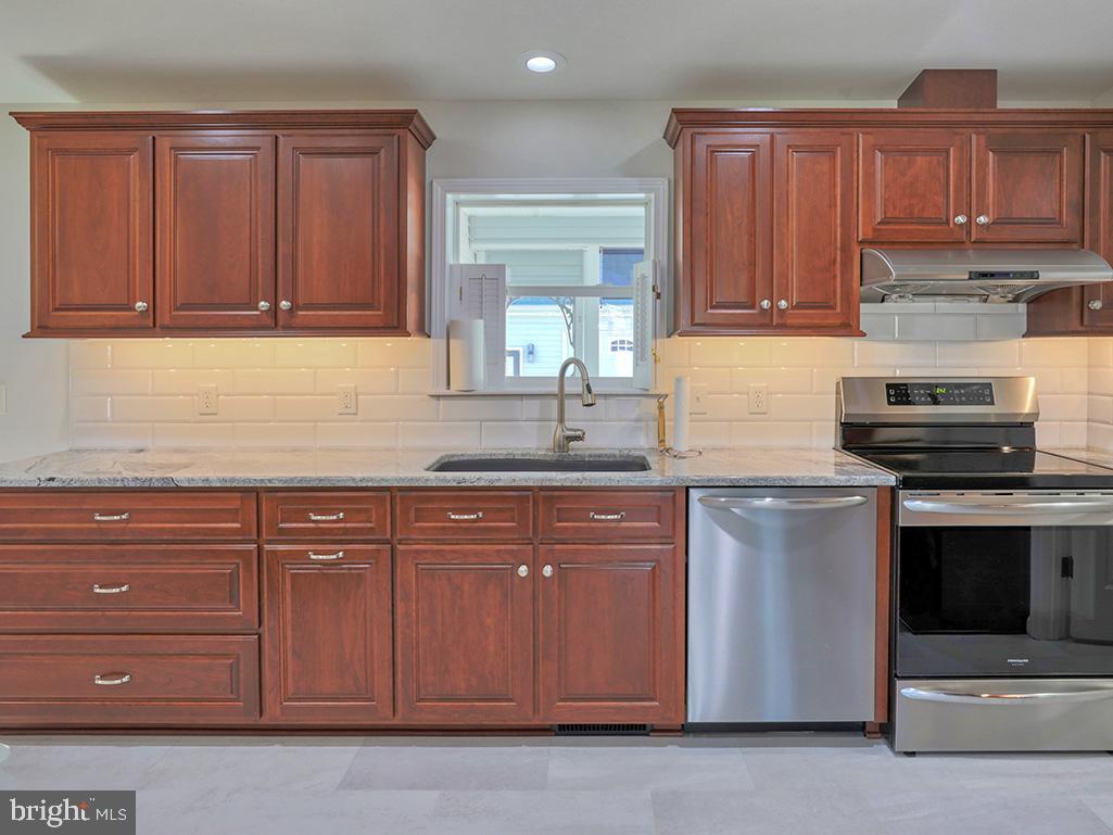 BREEZEWOOD - Residential