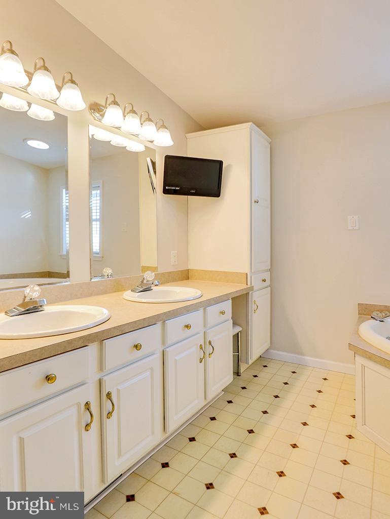 BREEZEWOOD - Residential