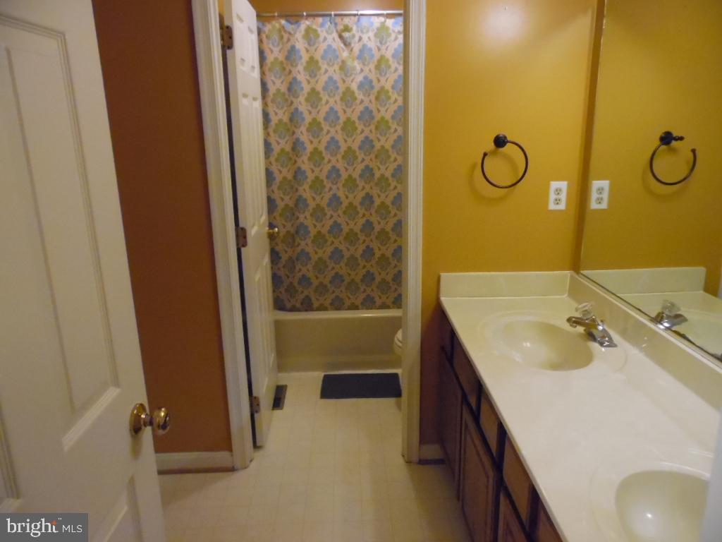 ST CHARLES DORCHESTER - Residential Lease