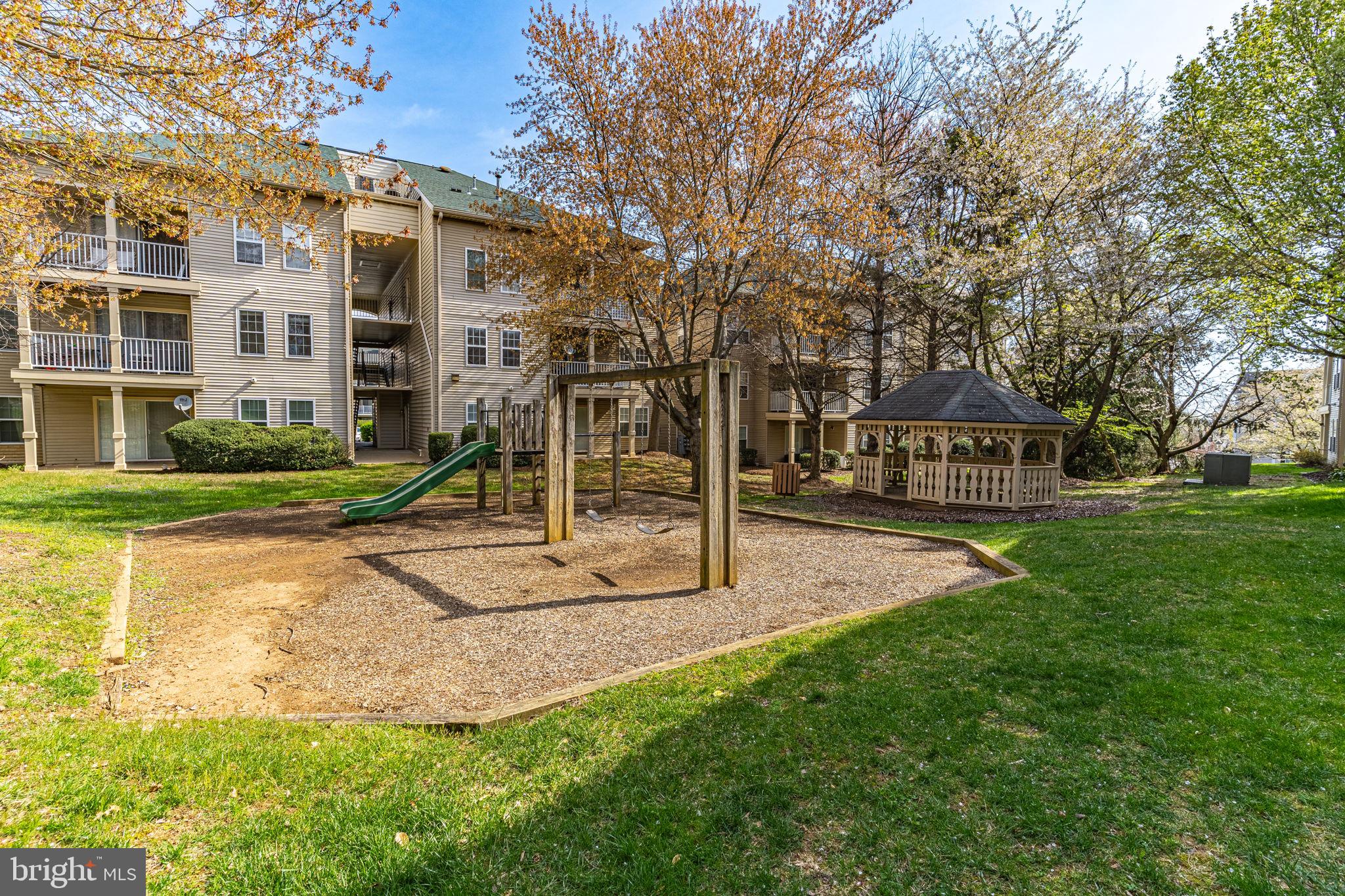 SUMMERHOUSE II CONDO - Residential Lease