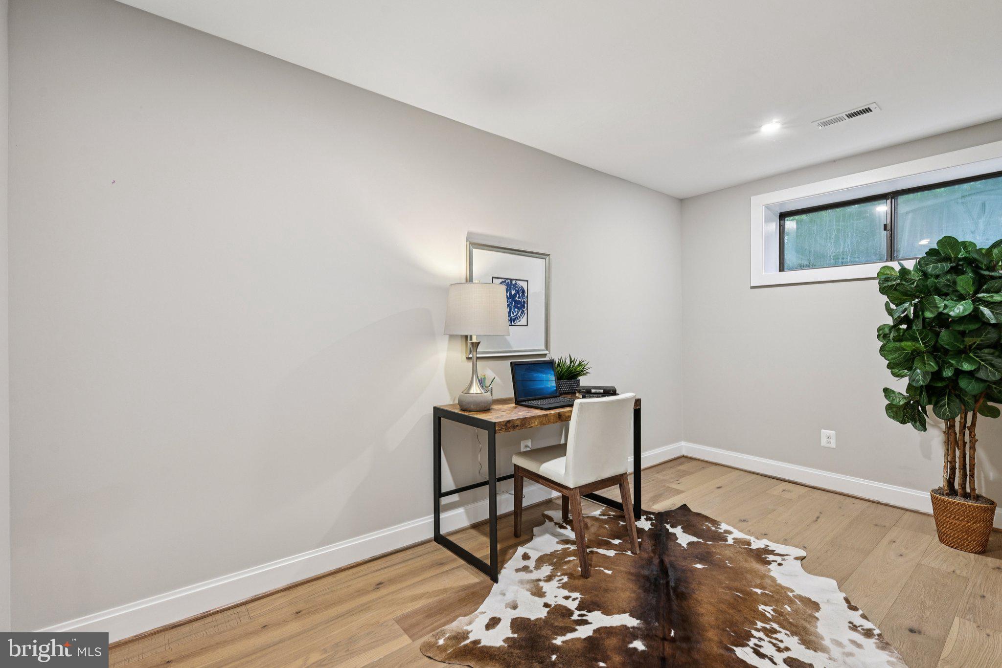 LAKE BARCROFT CLOISTERS - Residential