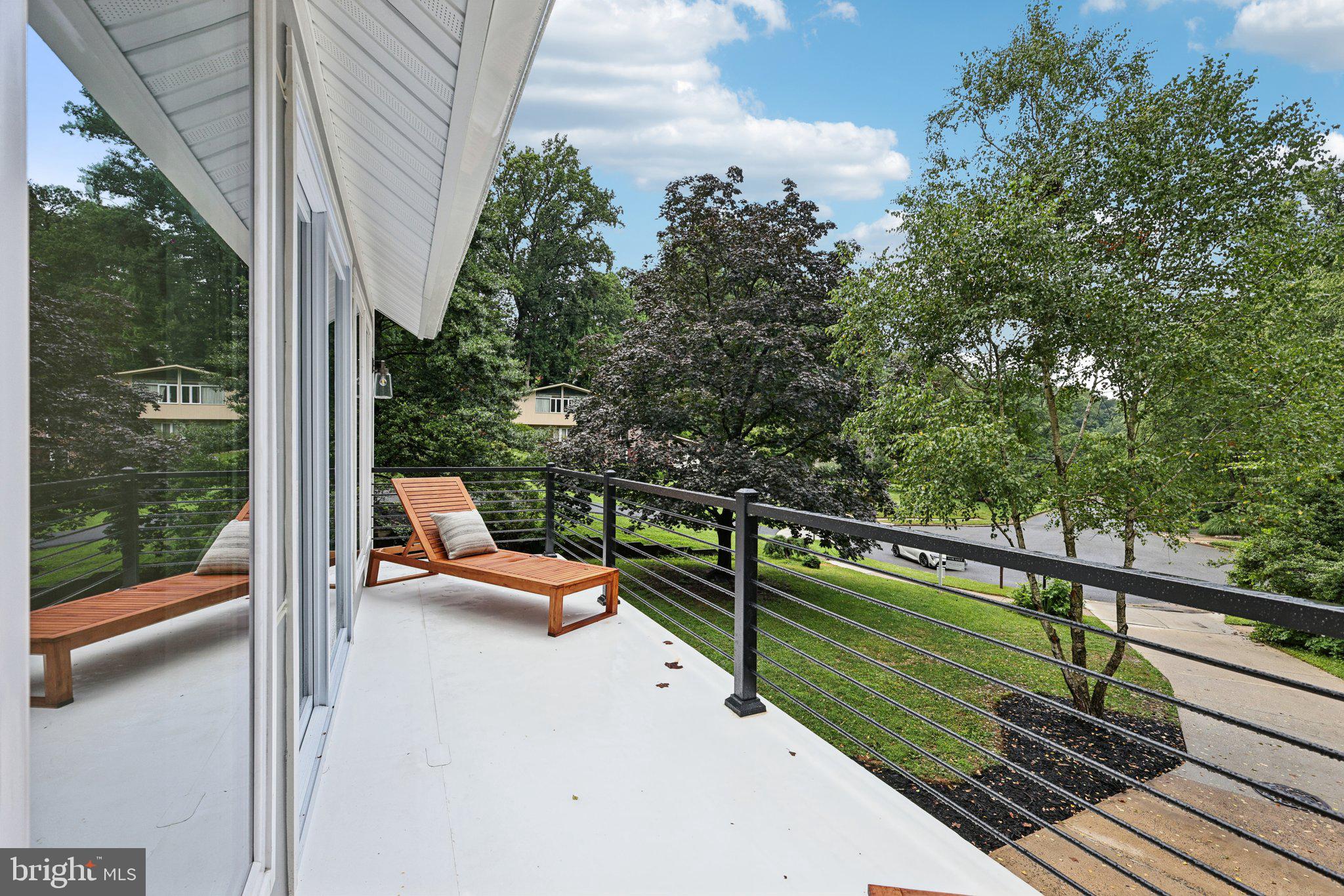 LAKE BARCROFT CLOISTERS - Residential