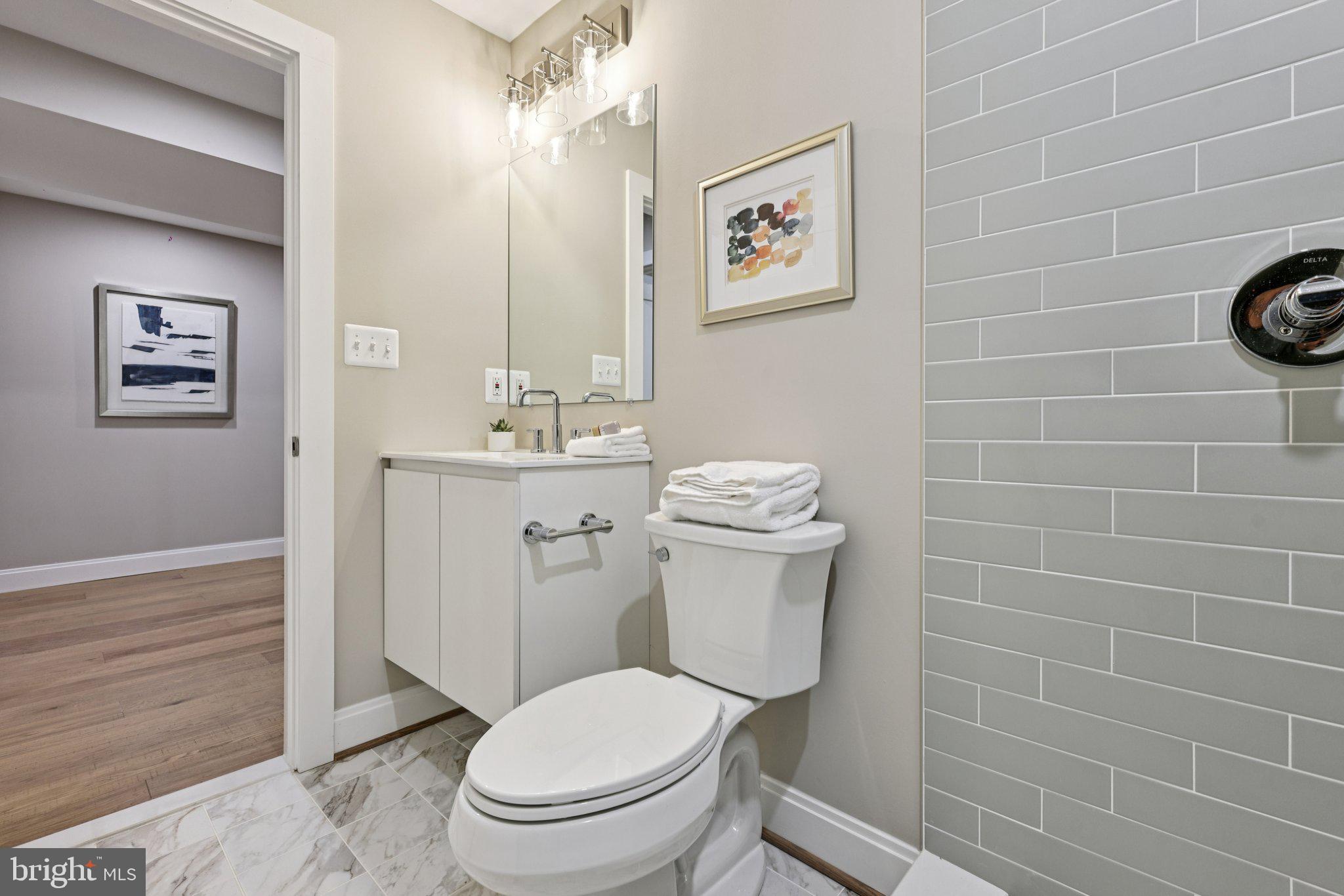 LAKE BARCROFT CLOISTERS - Residential