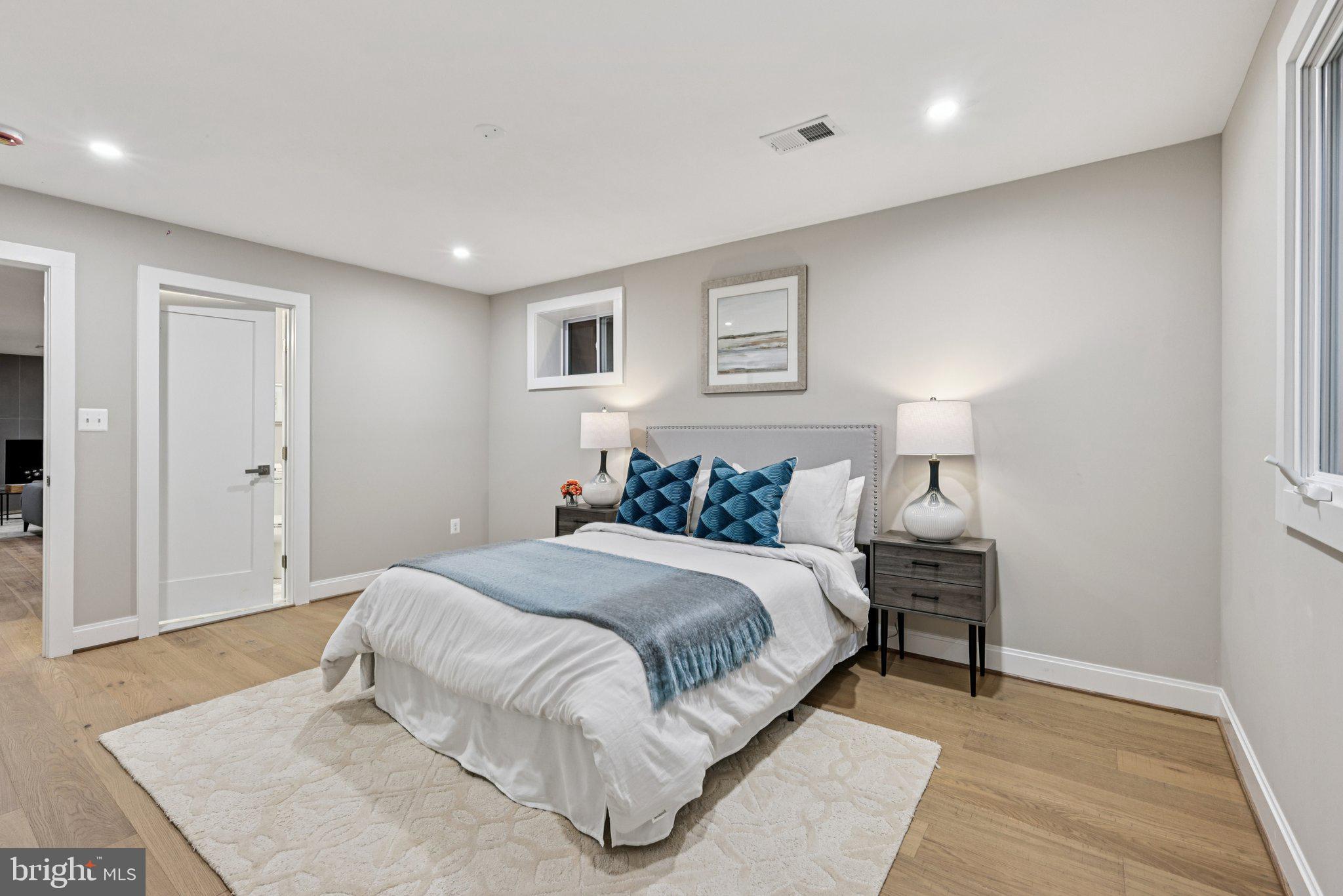 LAKE BARCROFT CLOISTERS - Residential