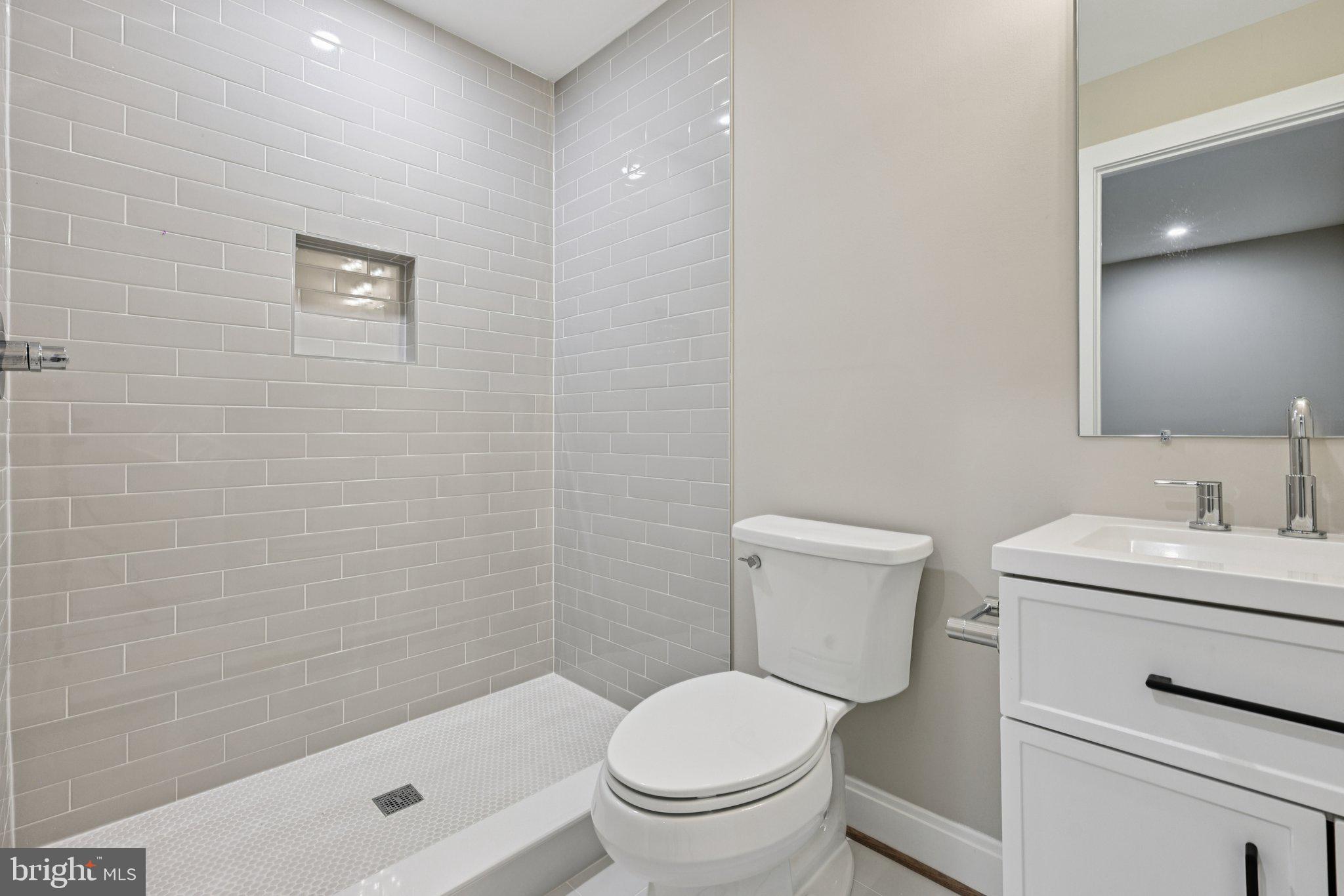 LAKE BARCROFT CLOISTERS - Residential