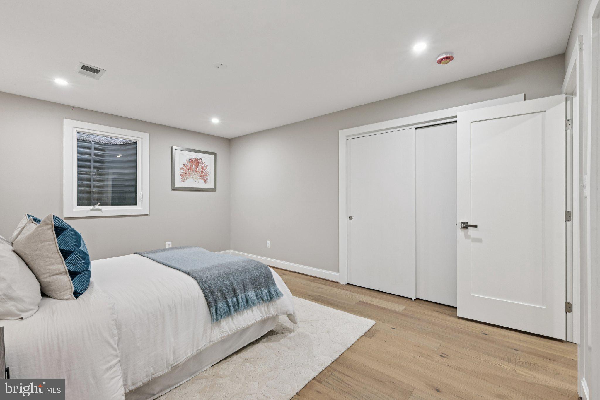 LAKE BARCROFT CLOISTERS - Residential