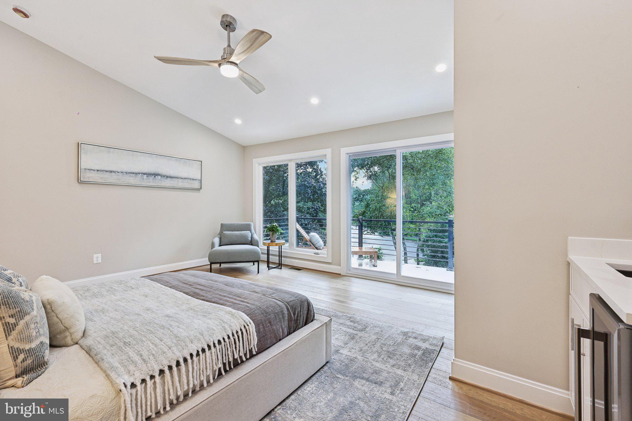 LAKE BARCROFT CLOISTERS - Residential