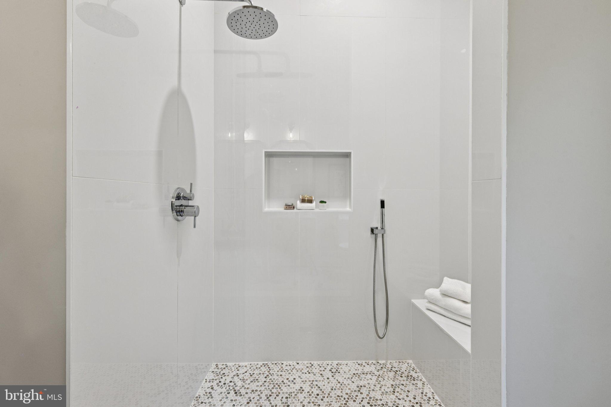 LAKE BARCROFT CLOISTERS - Residential