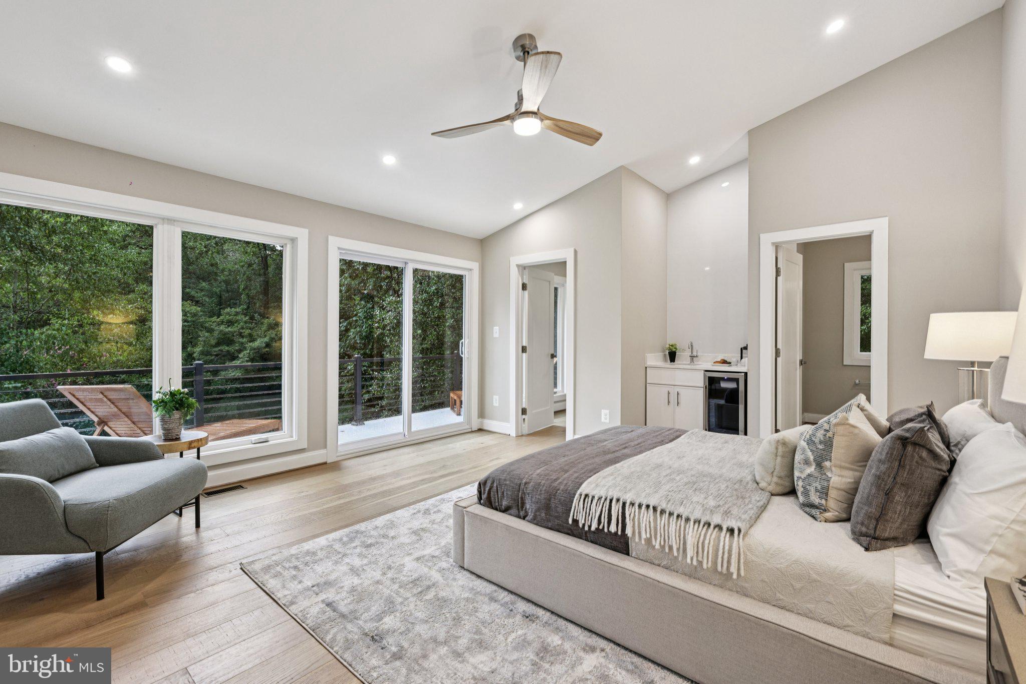 LAKE BARCROFT CLOISTERS - Residential