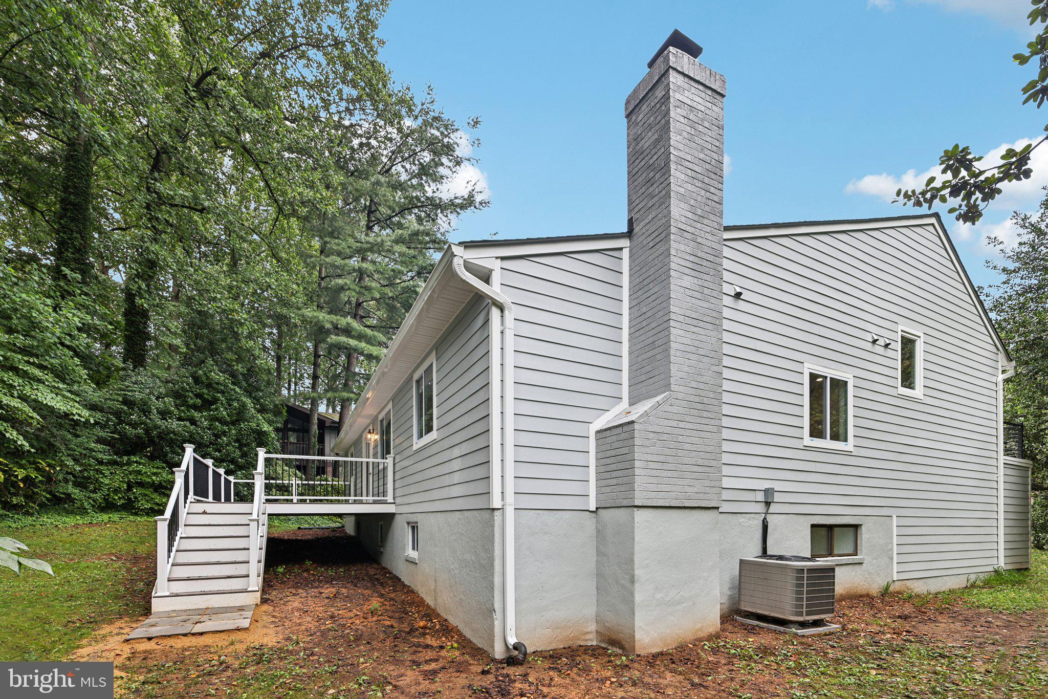 LAKE BARCROFT CLOISTERS - Residential