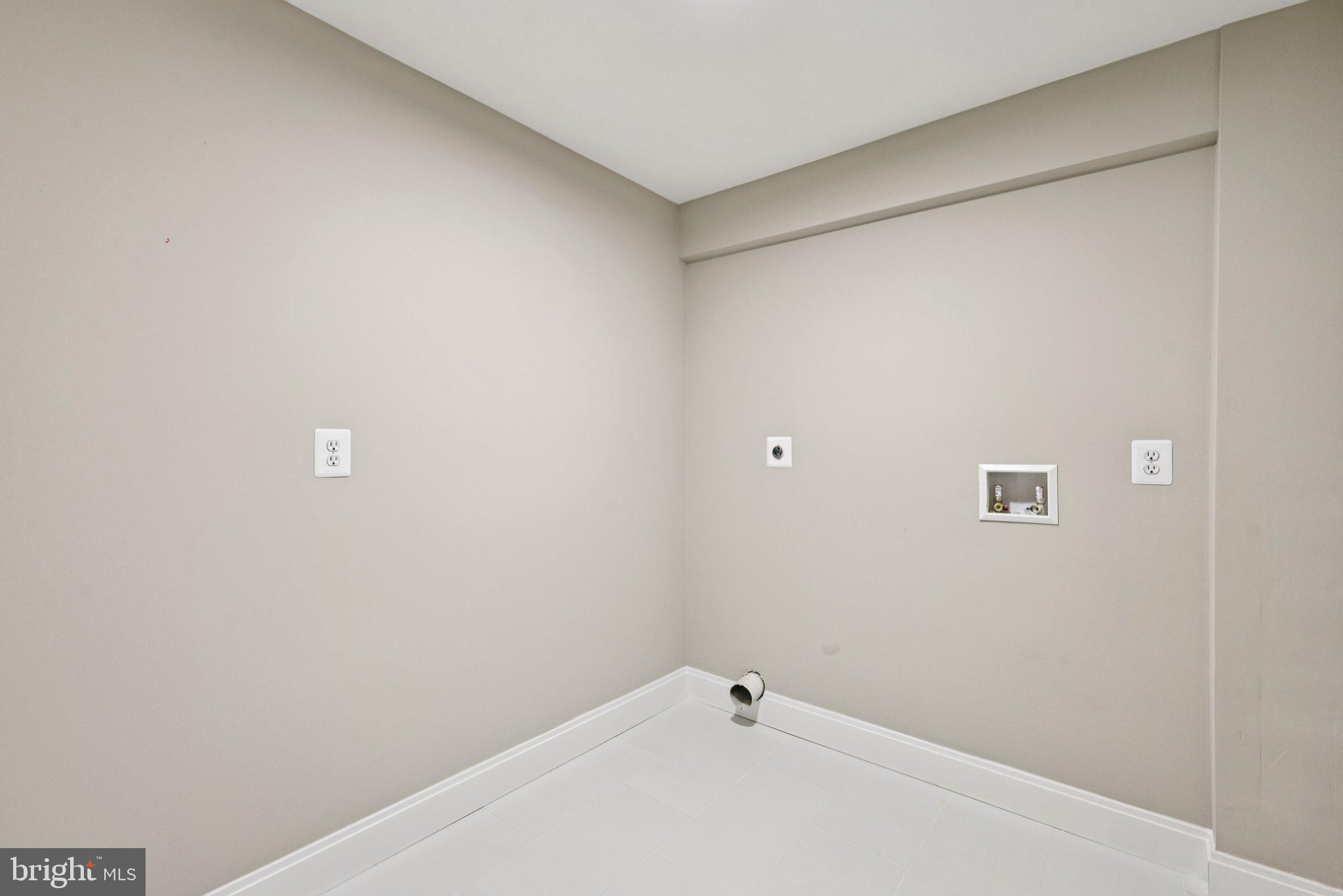 LAKE BARCROFT CLOISTERS - Residential