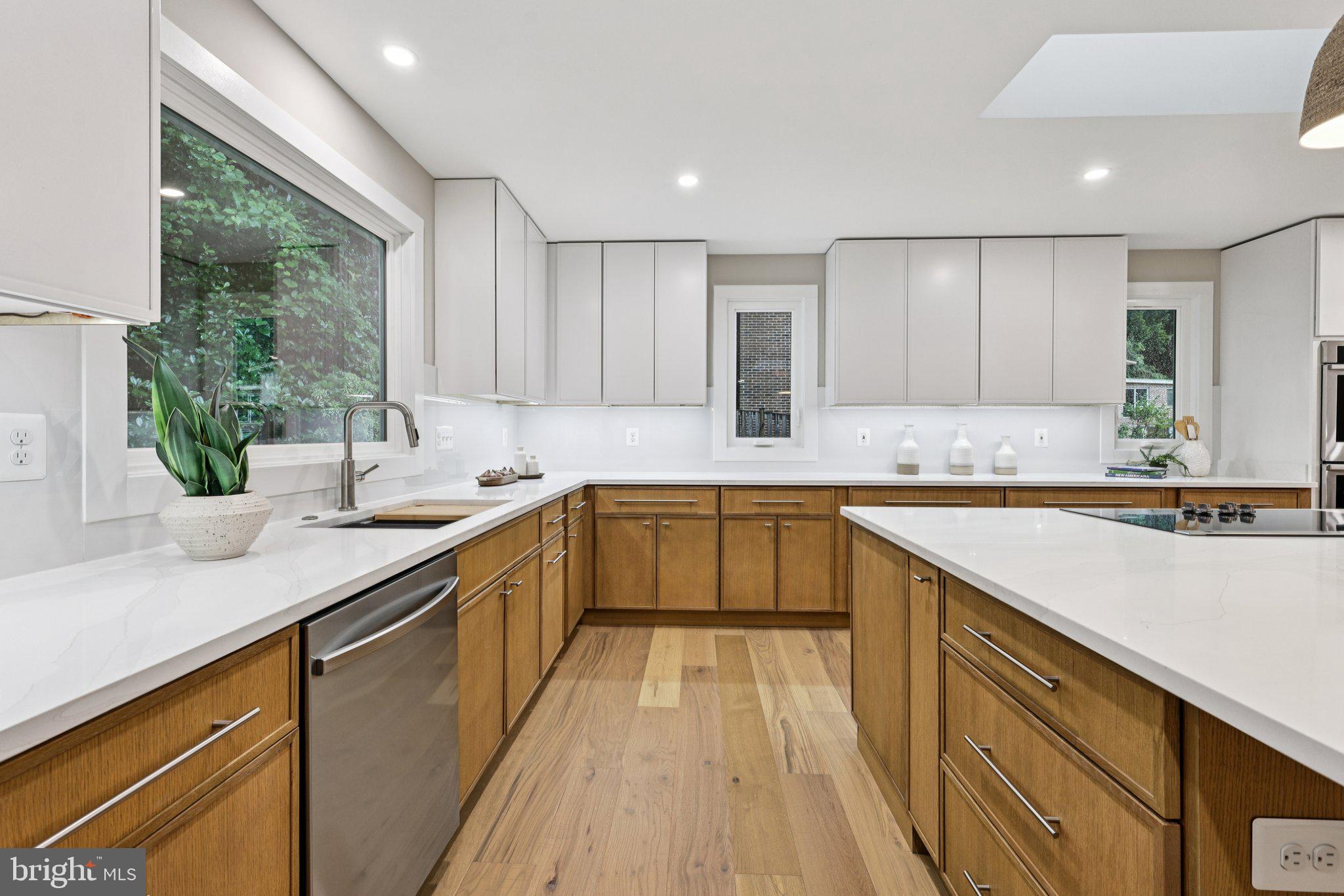 LAKE BARCROFT CLOISTERS - Residential