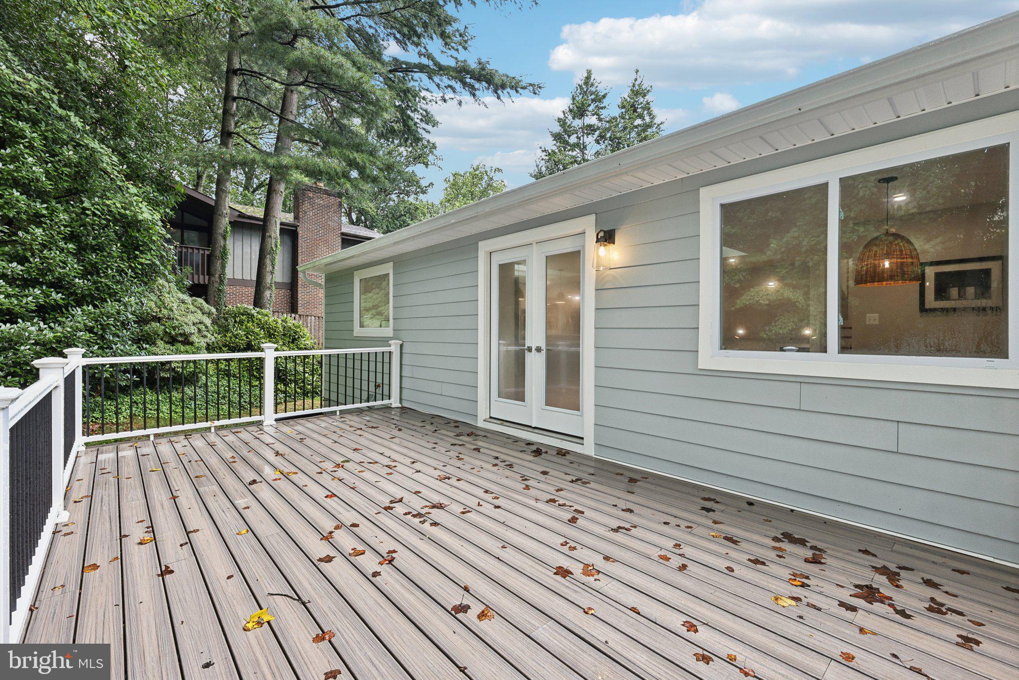 LAKE BARCROFT CLOISTERS - Residential