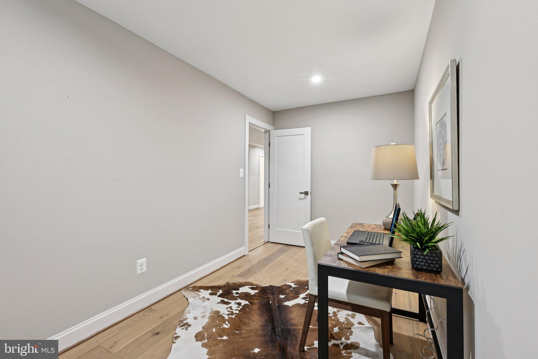 LAKE BARCROFT CLOISTERS - Residential