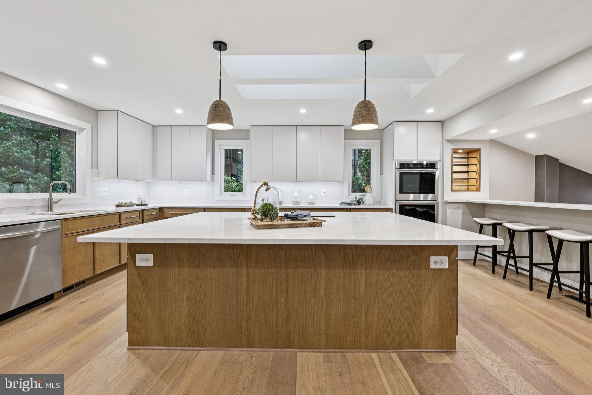 LAKE BARCROFT CLOISTERS - Residential