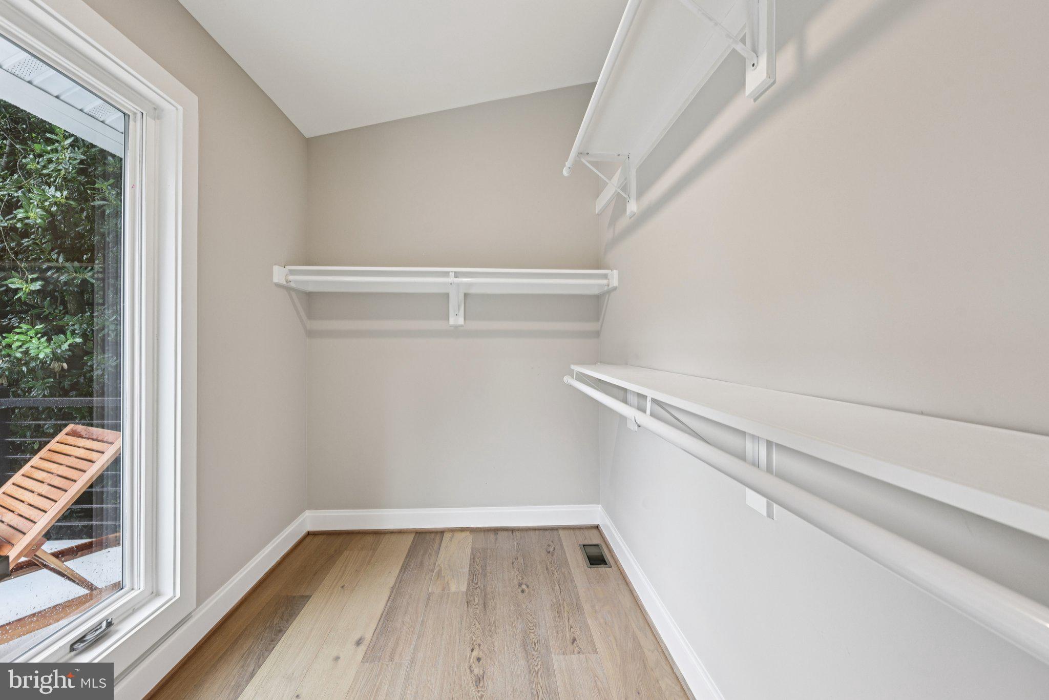 LAKE BARCROFT CLOISTERS - Residential