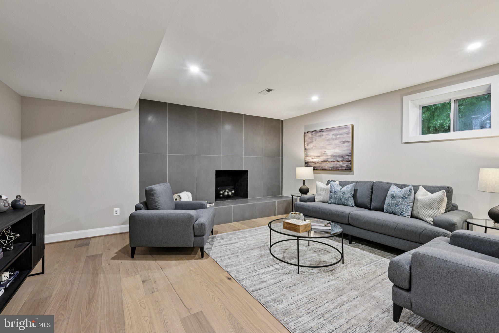 LAKE BARCROFT CLOISTERS - Residential