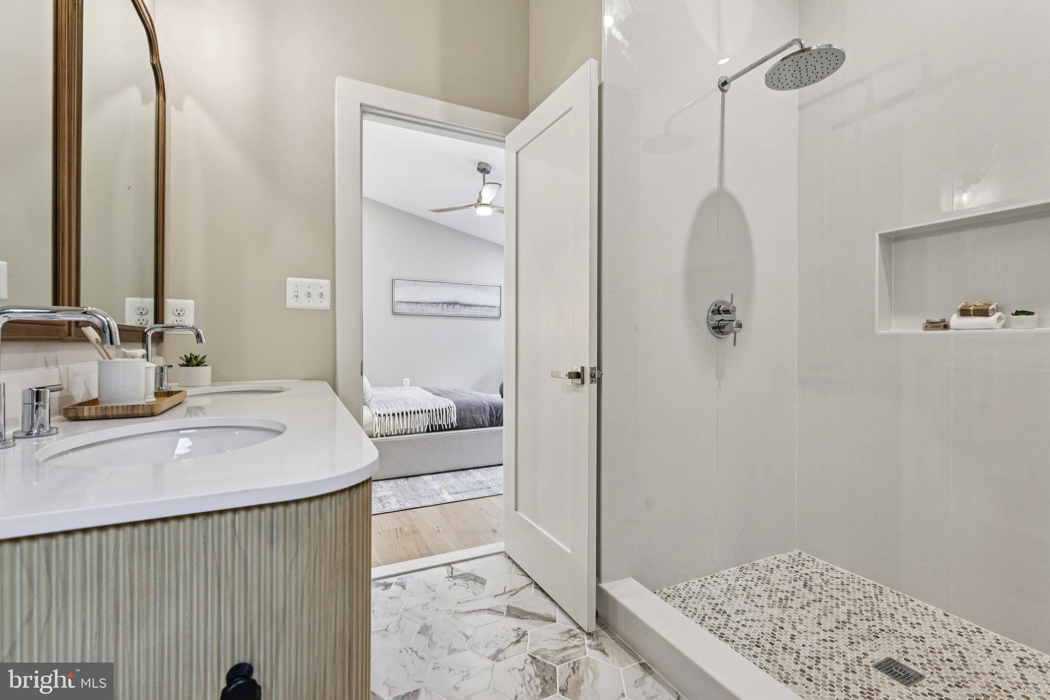 LAKE BARCROFT CLOISTERS - Residential