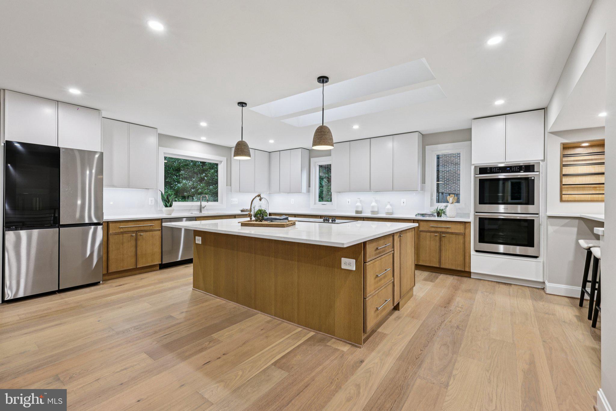 LAKE BARCROFT CLOISTERS - Residential