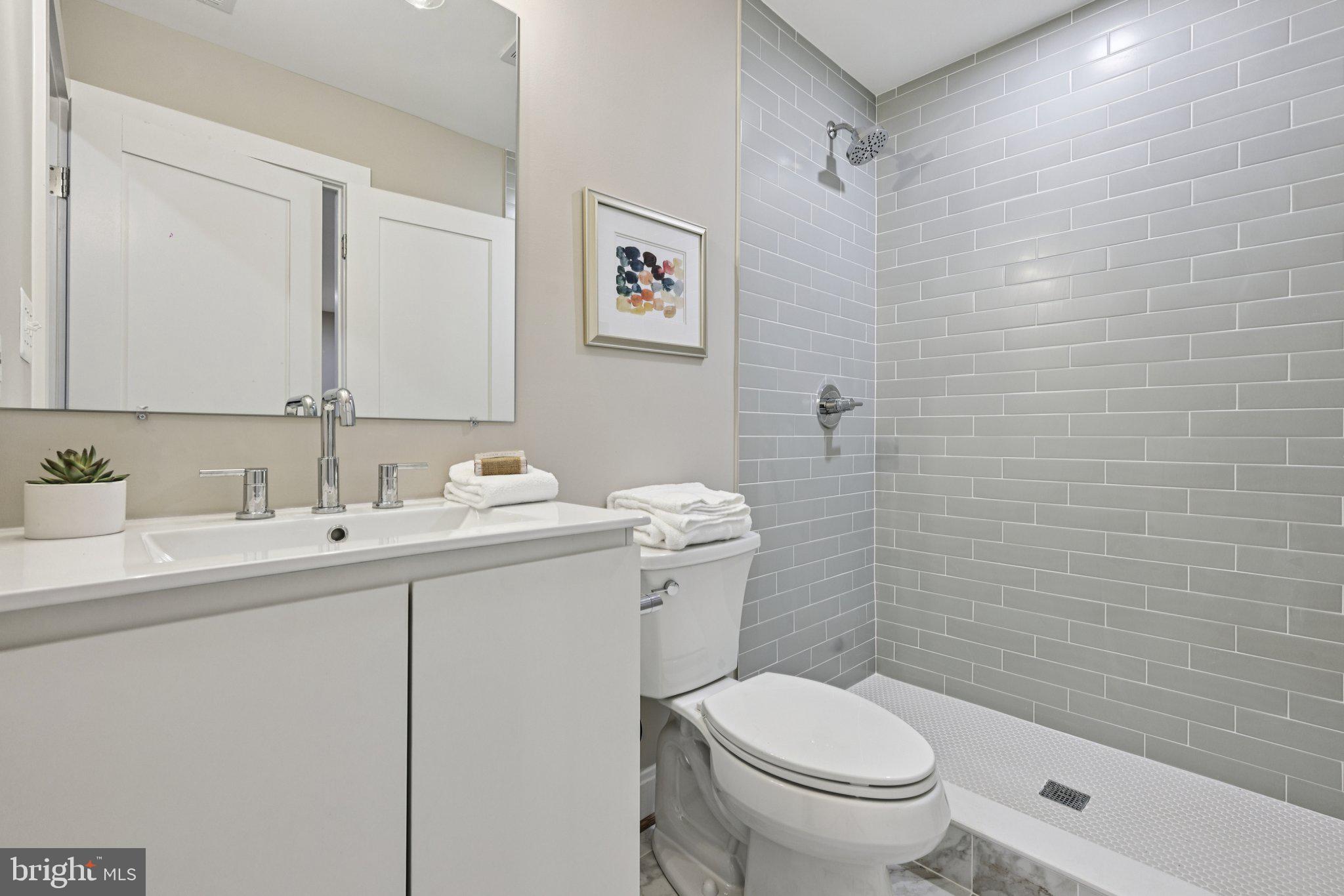 LAKE BARCROFT CLOISTERS - Residential