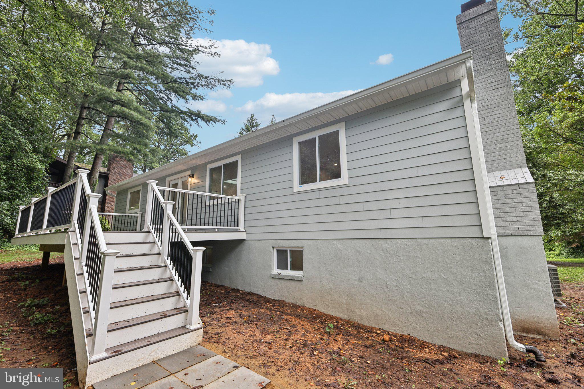 LAKE BARCROFT CLOISTERS - Residential