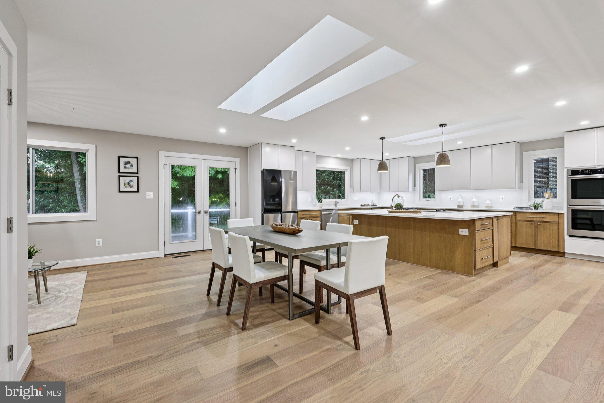 LAKE BARCROFT CLOISTERS - Residential