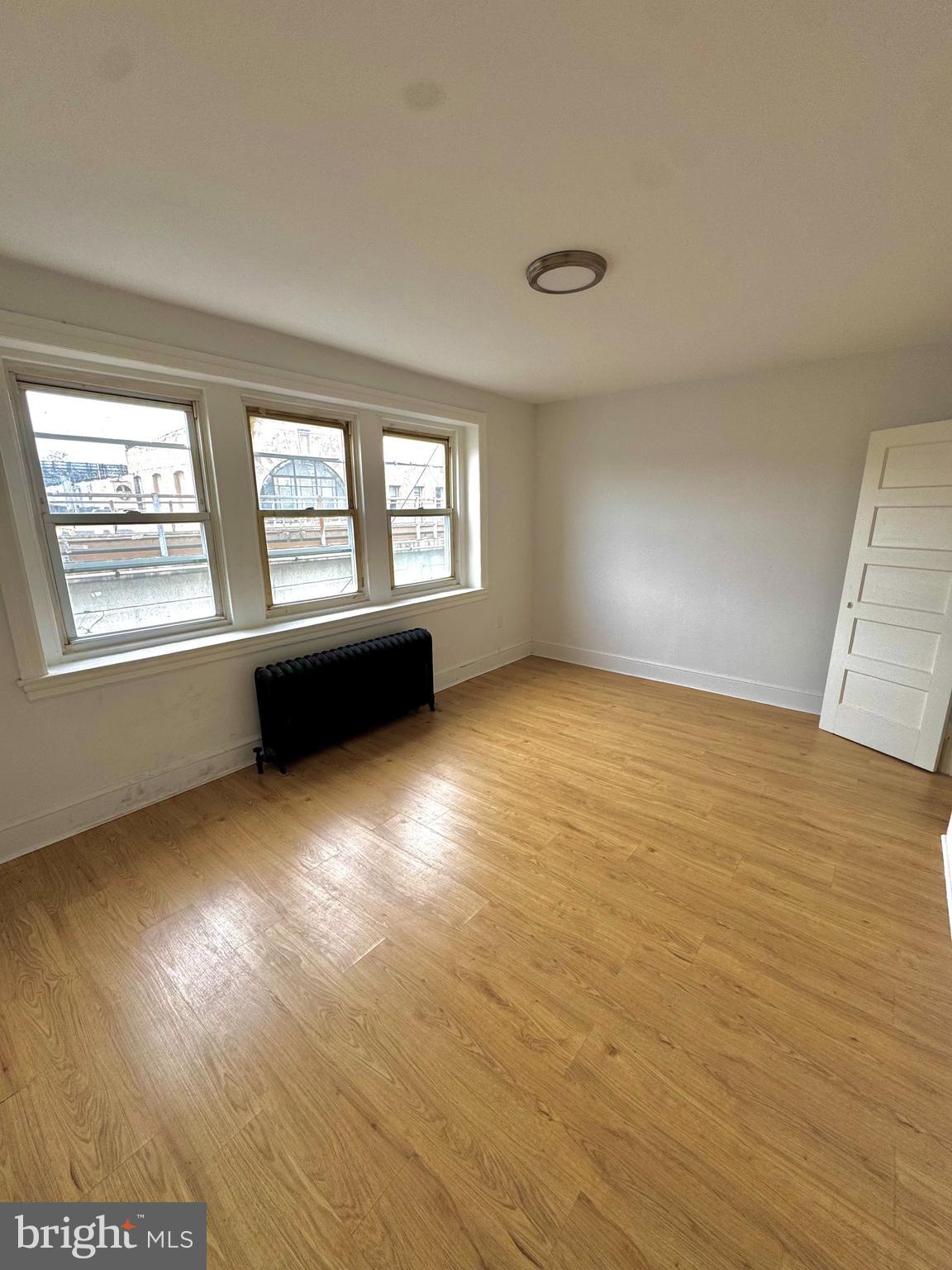 FRANKFORD - Commercial Sale