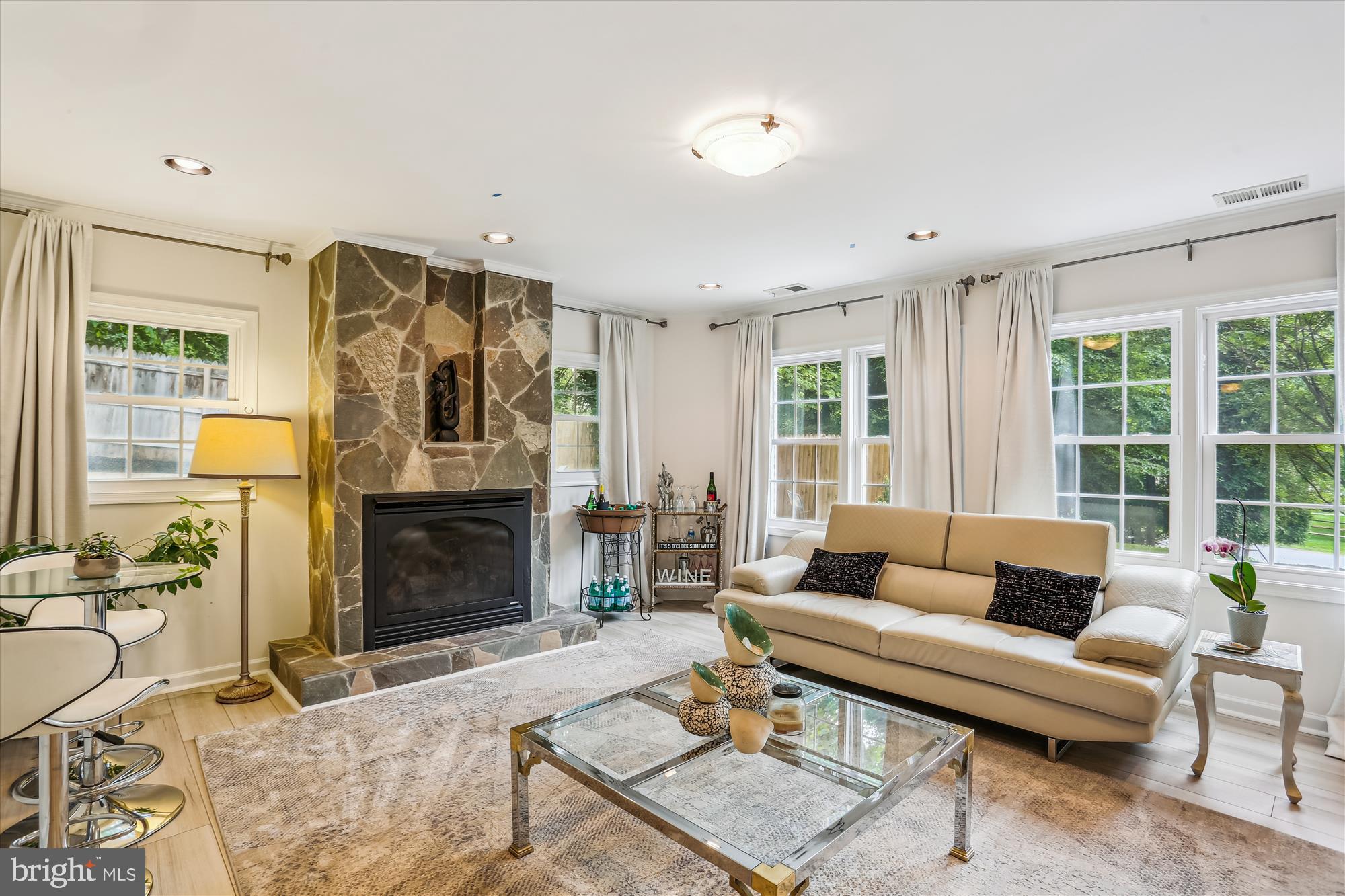 9201 LAUREL OAK DRIVE