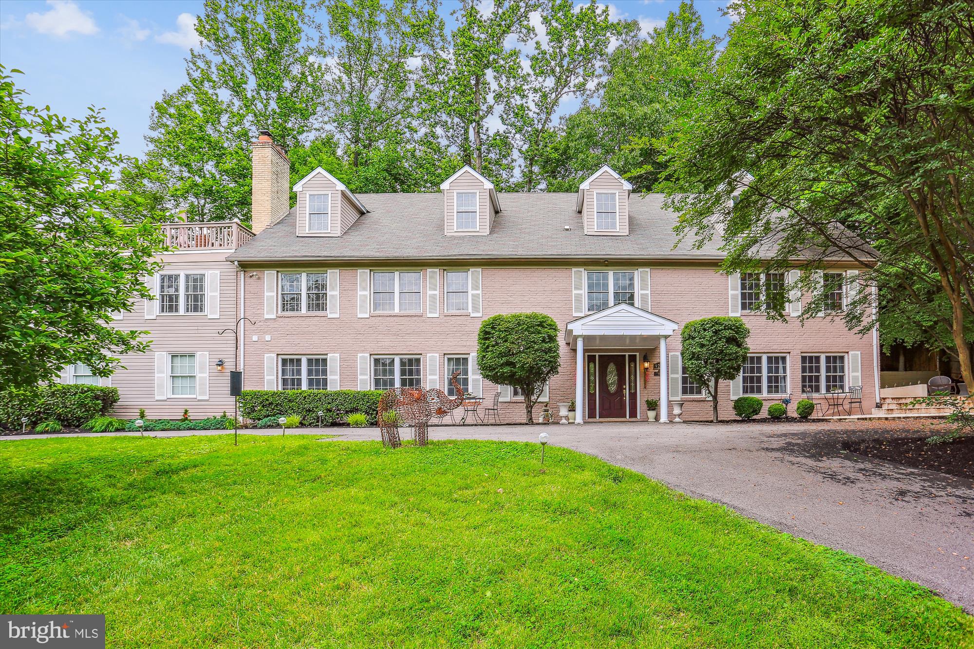 9201 LAUREL OAK DRIVE