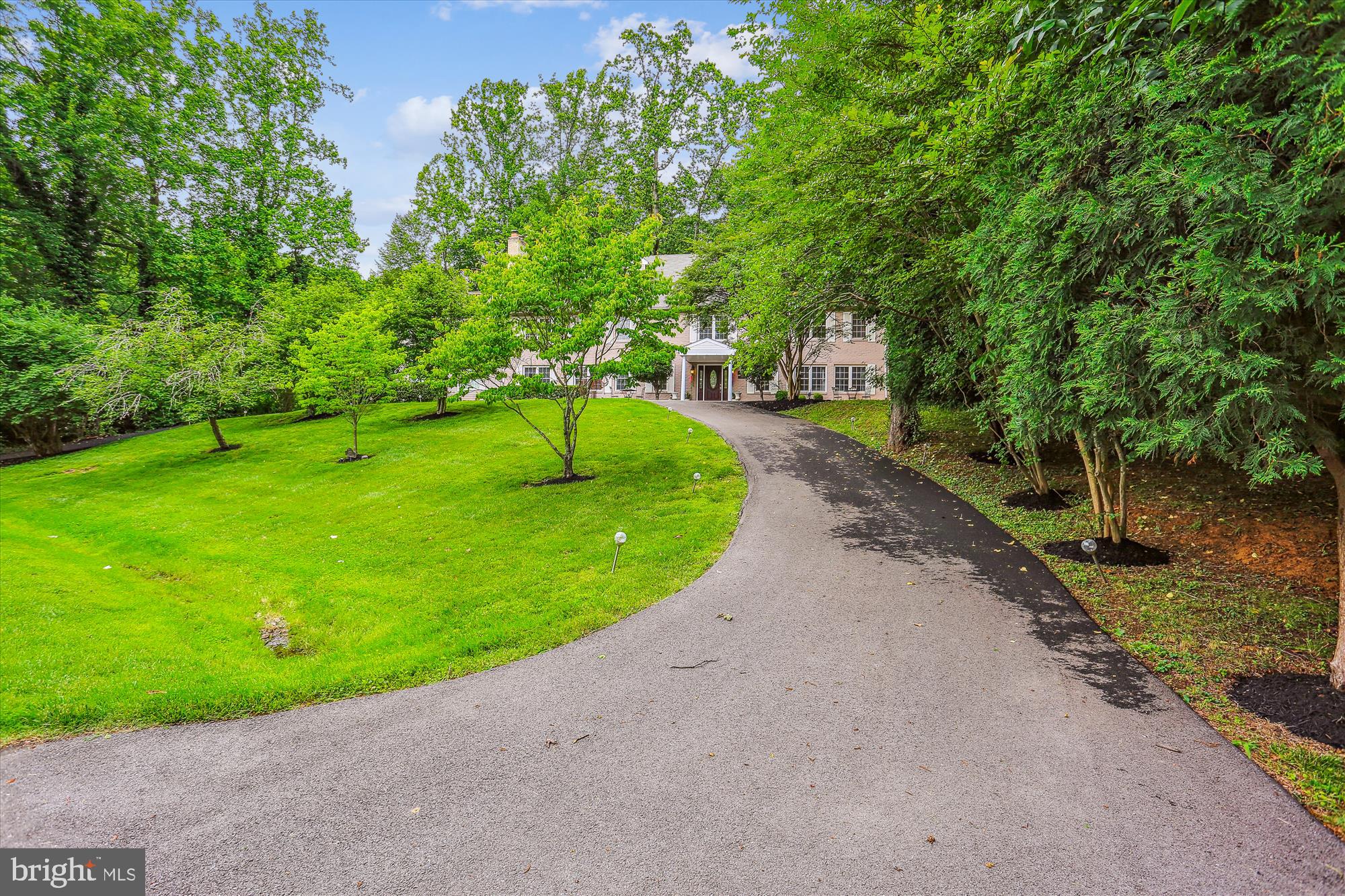 9201 LAUREL OAK DRIVE