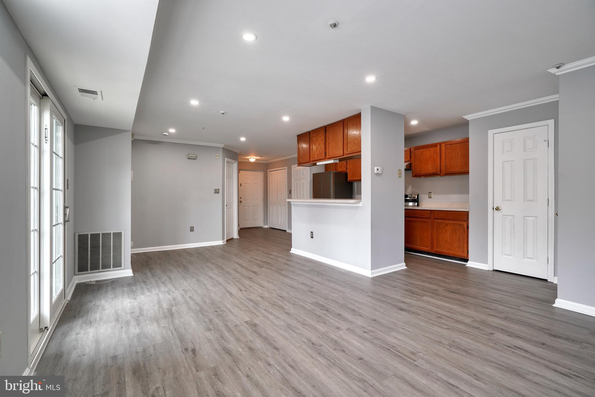 LAKE POINTE AT TOWN CENTER - Residential