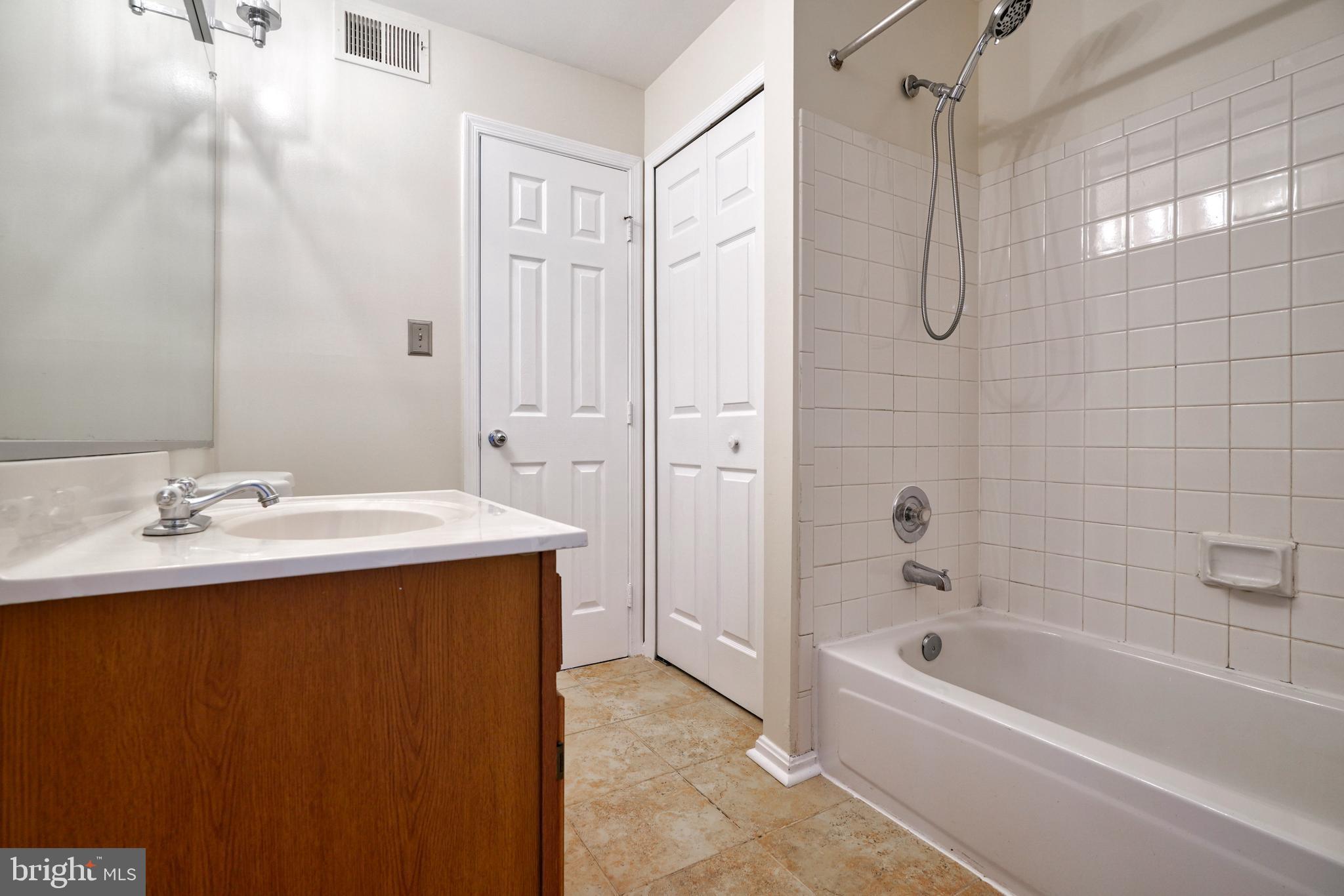 LAKE POINTE AT TOWN CENTER - Residential