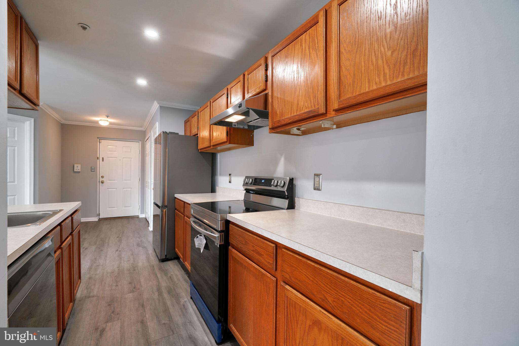 LAKE POINTE AT TOWN CENTER - Residential