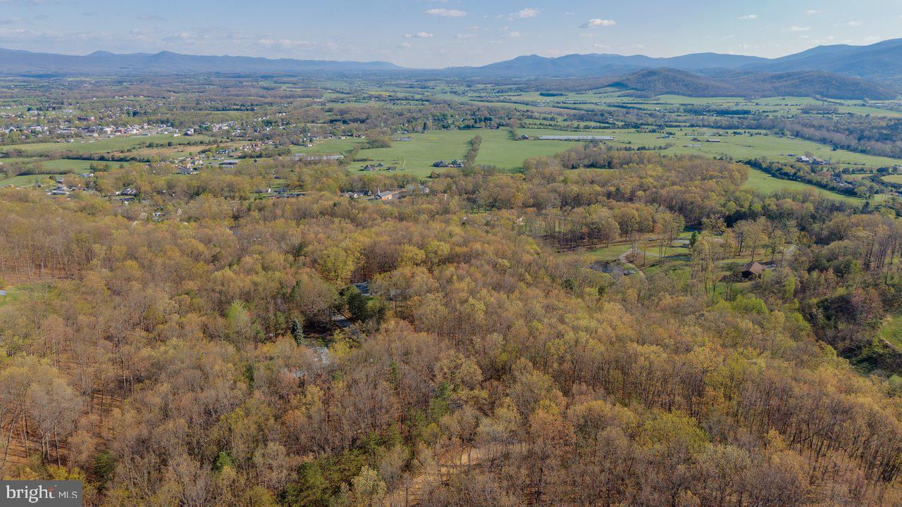 ROUND HEAD MOUNTAIN - Residential