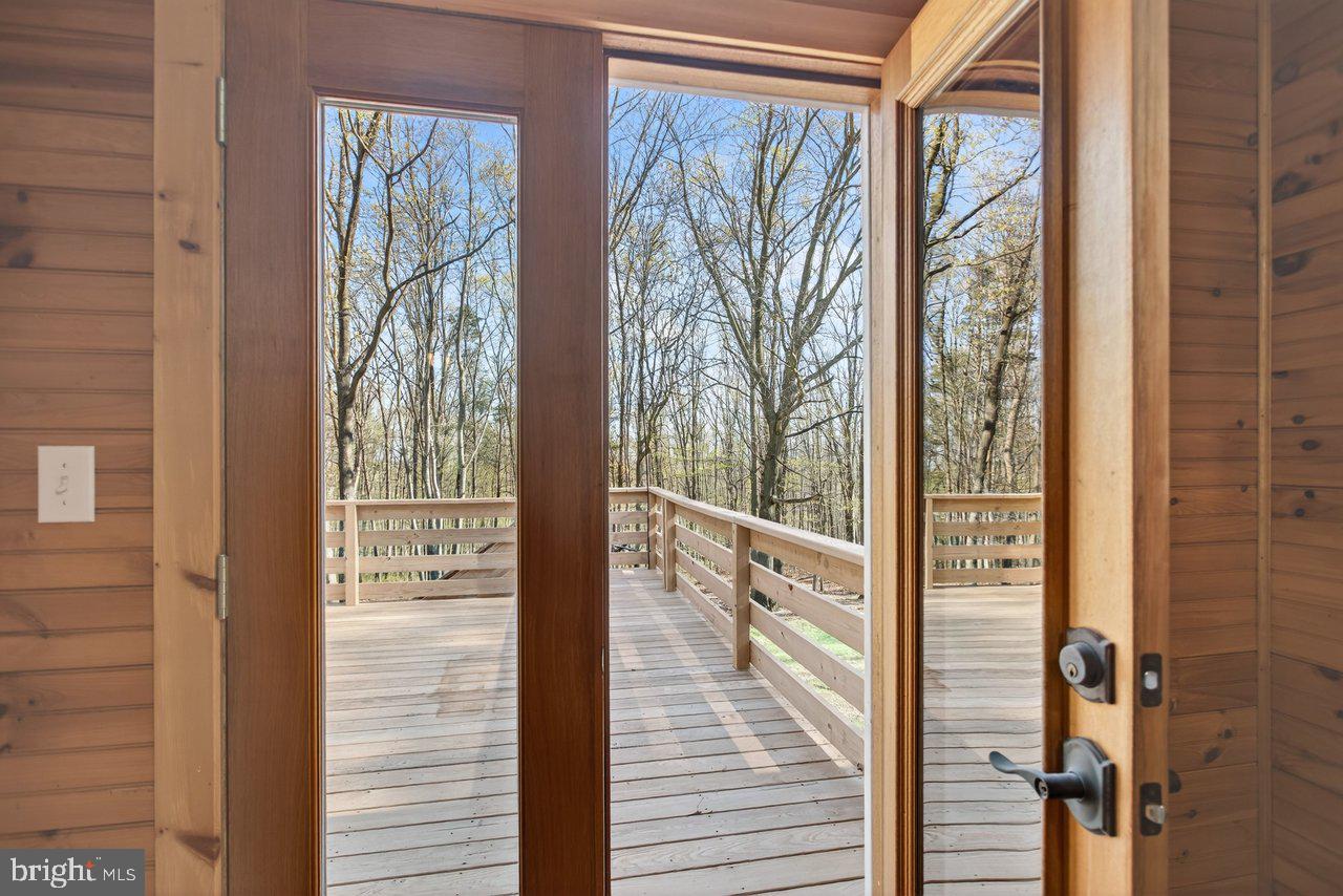 ROUND HEAD MOUNTAIN - Residential
