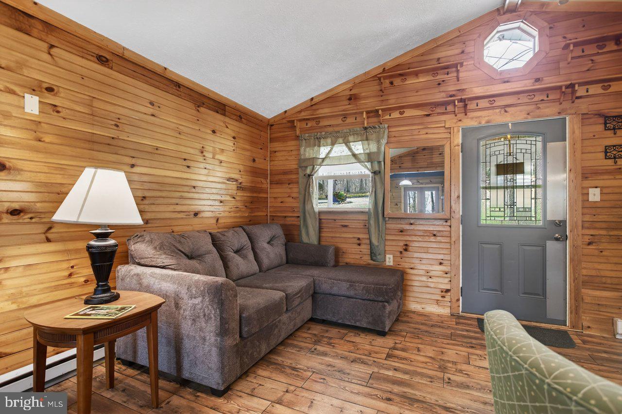 ROUND HEAD MOUNTAIN - Residential