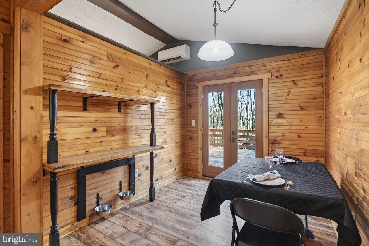 ROUND HEAD MOUNTAIN - Residential