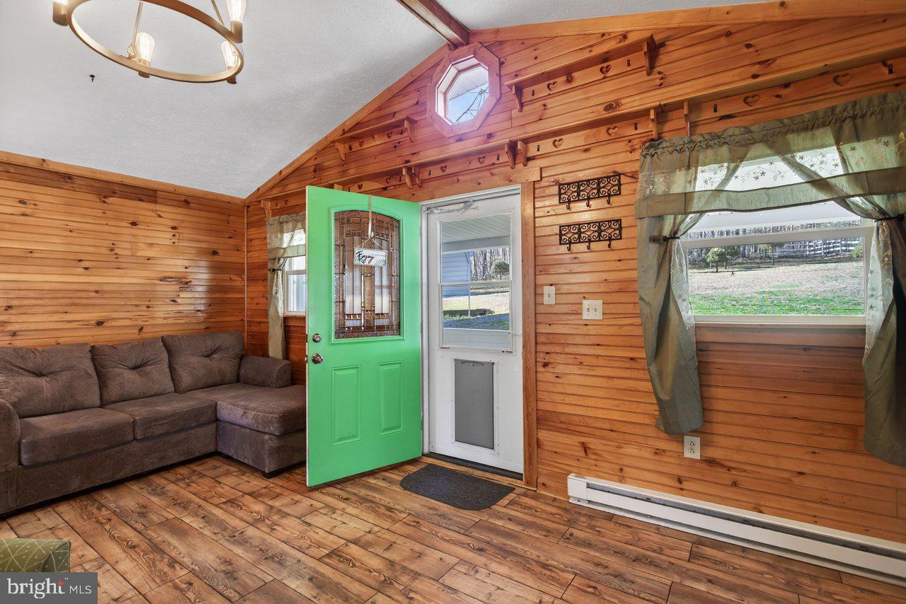 ROUND HEAD MOUNTAIN - Residential