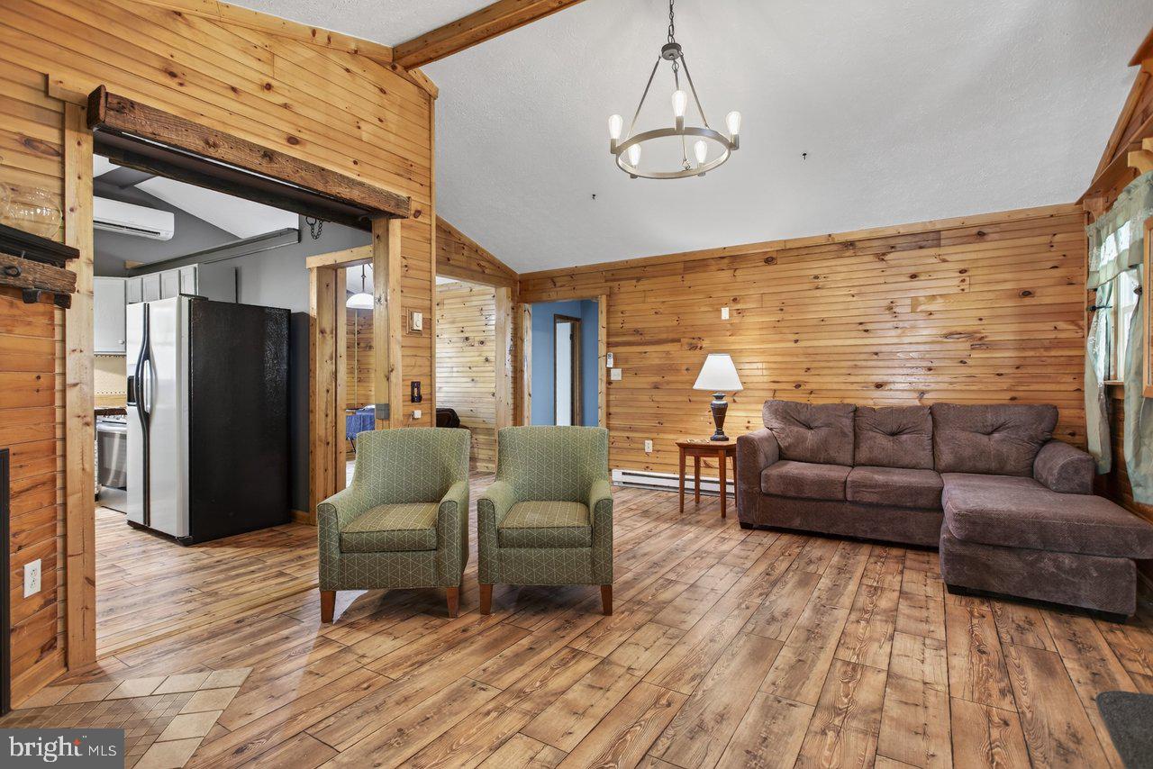 ROUND HEAD MOUNTAIN - Residential