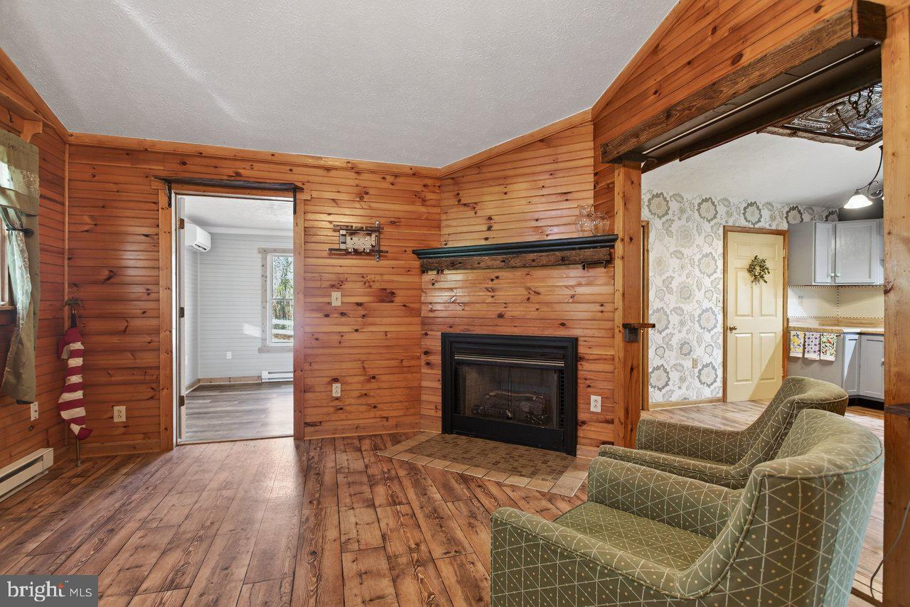 ROUND HEAD MOUNTAIN - Residential