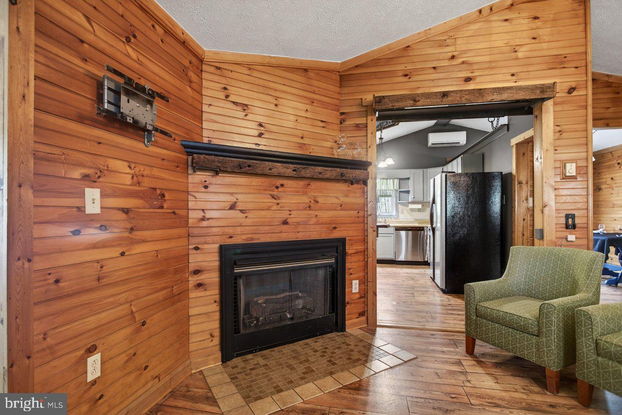 ROUND HEAD MOUNTAIN - Residential